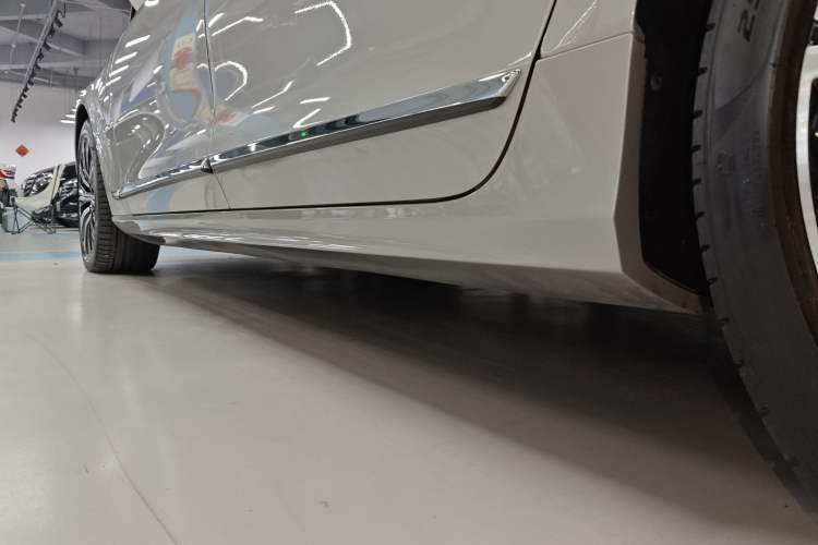 Used Volvo S90 New Energy 2023 T8 Plug-in Hybrid All-Wheel Drive Long-Range Luxury Edition Left Side Sill