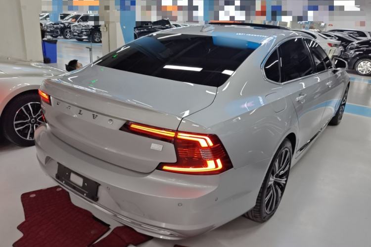 Used Volvo S90 New Energy 2023 T8 Plug-in Hybrid All-Wheel Drive Long-Range Luxury Edition Rear Right 45 Deg