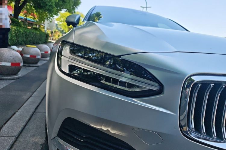 Used Volvo S90 New Energy 2023 T8 Plug-in Hybrid All-Wheel Drive Long-Range Zhiyi Luxury Edition Right Front Headlight
