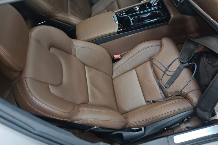 Used Volvo S90 New Energy 2023 T8 Plug-in Hybrid All-Wheel Drive Long-Range Luxury Edition Right Front Seat