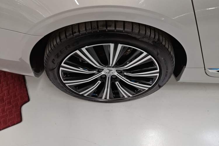 Used Volvo S90 New Energy 2023 T8 Plug-in Hybrid All-Wheel Drive Long-Range Luxury Edition Right Rear Wheel Hub