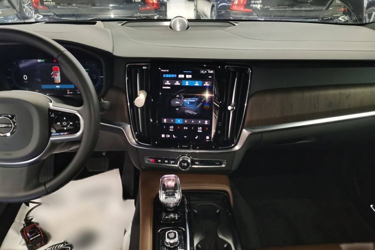 Used Volvo S90 New Energy 2024 Plug-in Hybrid Four-Wheel Drive Long-Range Luxury Smart Edition Audio And AC Panel