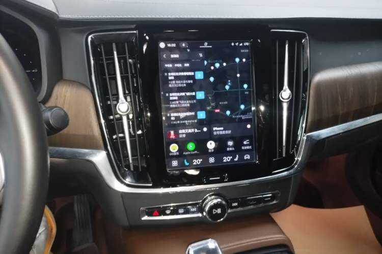 Used Volvo S90 New Energy 2024 Plug-in Hybrid Four-Wheel Drive Long-Range Luxury Smart Edition Audio And AC Panel