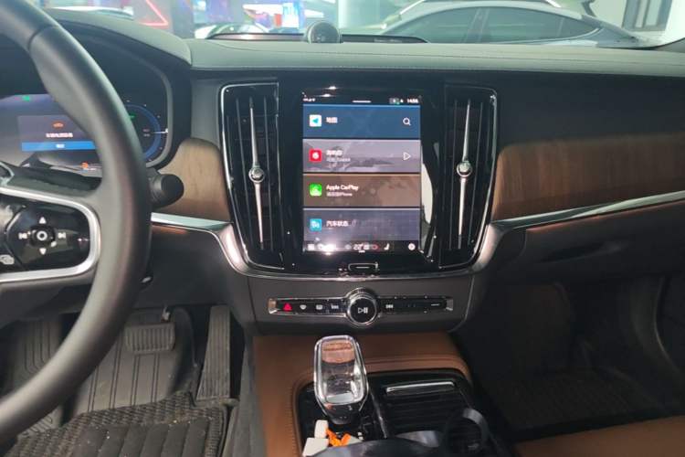 Used Volvo S90 New Energy 2024 Plug-in Hybrid Four-Wheel Drive Long-Range Luxury Smart Edition Audio And AC Panel