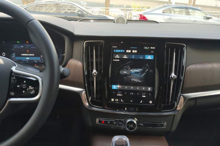Used Volvo S90 New Energy 2024 Plug-in Hybrid Four-Wheel Drive Long-Range Luxury Smart Edition Audio And AC Panel
