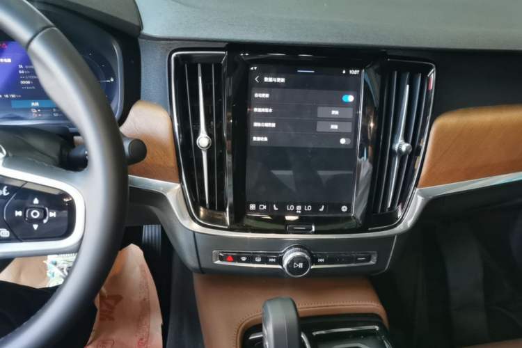 Used Volvo S90 New Energy 2024 Plug-in Hybrid Four-Wheel Drive Long-Range Zhiyi Luxury Edition Audio And AC Panel