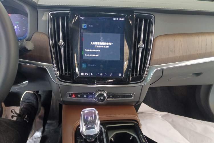 Used Volvo S90 New Energy 2024 Plug-in Hybrid Four-Wheel Drive Long-Range Luxury Smart Edition Audio And AC Panel