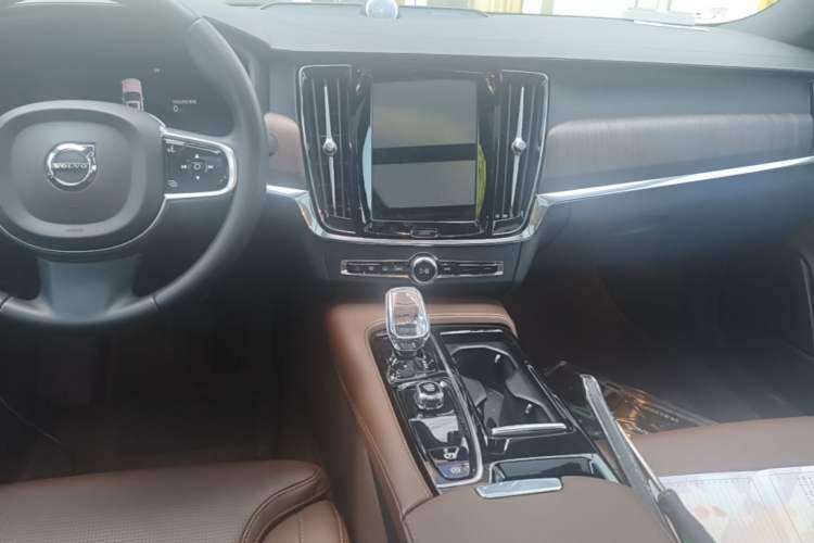 Used Volvo S90 New Energy 2024 Plug-in Hybrid Four-Wheel Drive Long-Range Luxury Smart Edition Audio And AC Panel