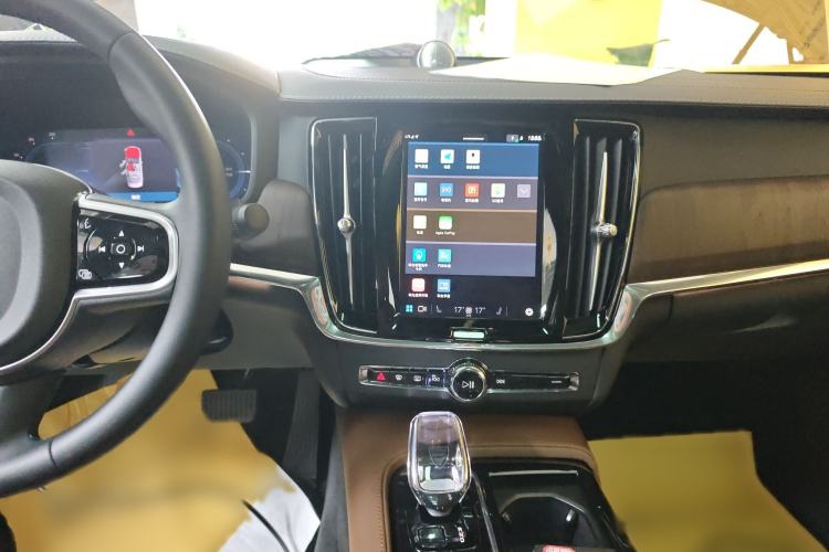 Used Volvo S90 New Energy 2024 Plug-in Hybrid Four-Wheel Drive Long-Range Luxury Smart Edition Audio And AC Panel