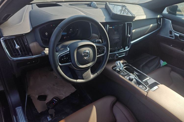 Used Volvo S90 New Energy 2024 Plug-in Hybrid Four-Wheel Drive Long-Range Luxury Smart Edition Center Console