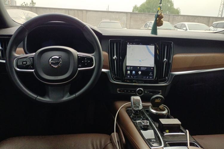 Used Volvo S90 New Energy 2024 Plug-in Hybrid Four-Wheel Drive Long-Range Zhiyi Luxury Edition Center Console