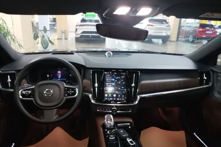 Used Volvo S90 New Energy 2024 Plug-in Hybrid Four-Wheel Drive Long-Range Luxury Smart Edition Center Console