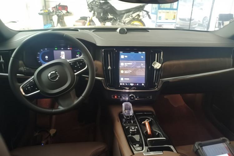 Used Volvo S90 New Energy 2024 Plug-in Hybrid Four-Wheel Drive Long-Range Luxury Smart Edition Center Console