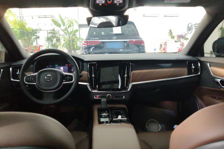 Used Volvo S90 New Energy 2024 Plug-in Hybrid Four-Wheel Drive Long-Range Zhiyi Luxury Edition Center Console