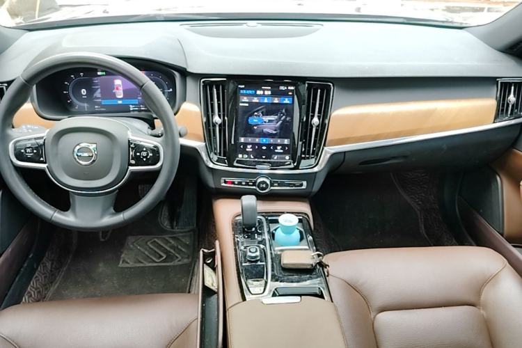 Used Volvo S90 New Energy 2024 Plug-in Hybrid Four-Wheel Drive Long-Range Zhiyi Luxury Edition Center Console