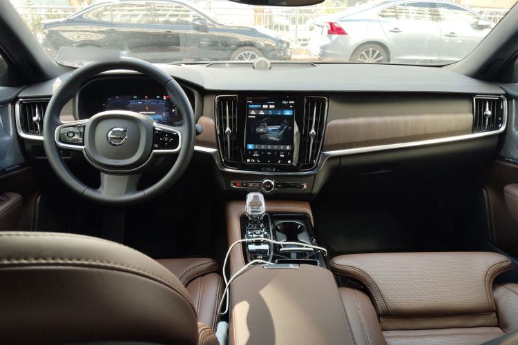 Used Volvo S90 New Energy 2024 Plug-in Hybrid Four-Wheel Drive Long-Range Luxury Smart Edition Center Console