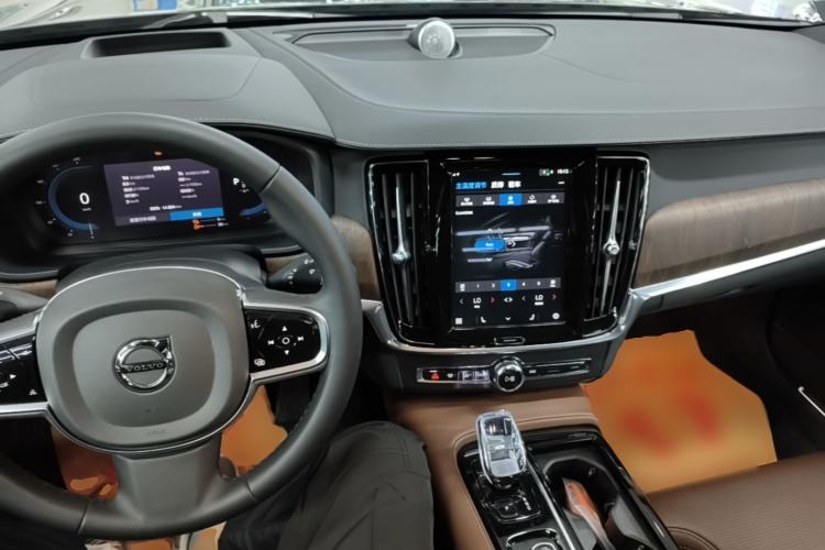 Used Volvo S90 New Energy 2024 Plug-in Hybrid Four-Wheel Drive Long-Range Luxury Smart Edition Center Console