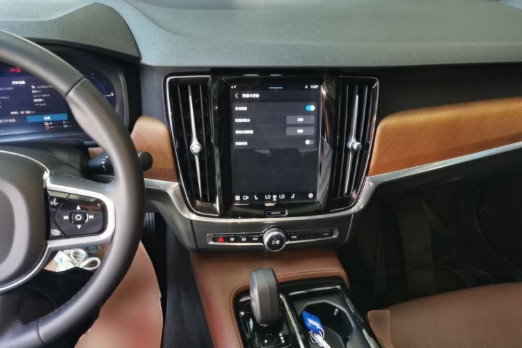 Used Volvo S90 New Energy 2024 Plug-in Hybrid Four-Wheel Drive Long-Range Zhiyi Luxury Edition Center Console