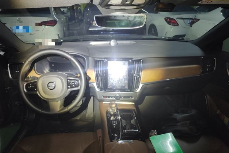 Used Volvo S90 New Energy 2024 Plug-in Hybrid Four-Wheel Drive Long-Range Zhiyi Luxury Edition Center Console