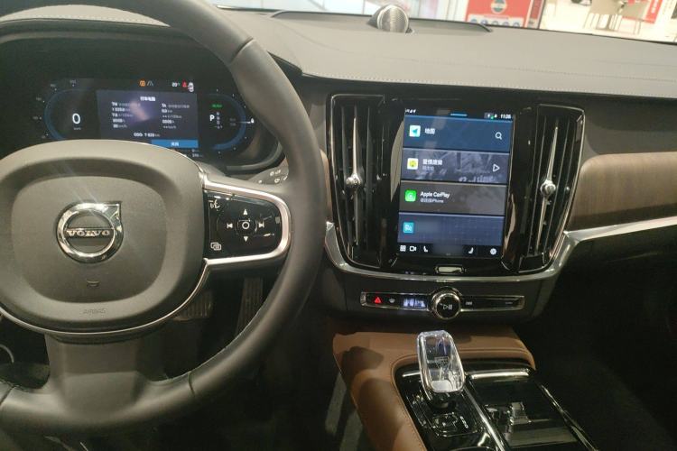 Used Volvo S90 New Energy 2024 Plug-in Hybrid Four-Wheel Drive Long-Range Luxury Smart Edition Center Console