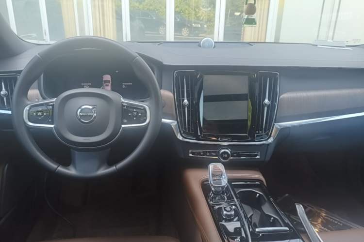 Used Volvo S90 New Energy 2024 Plug-in Hybrid Four-Wheel Drive Long-Range Luxury Smart Edition Center Console