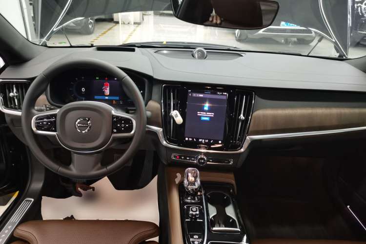 Used Volvo S90 New Energy 2024 Plug-in Hybrid Four-Wheel Drive Long-Range Luxury Smart Edition Center Console