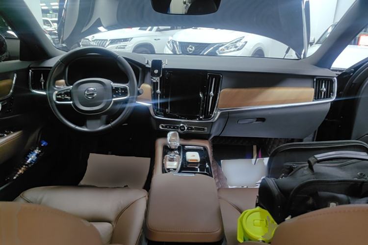 Used Volvo S90 New Energy 2024 Plug-in Hybrid Four-Wheel Drive Long-Range Zhiyi Luxury Edition Center Console