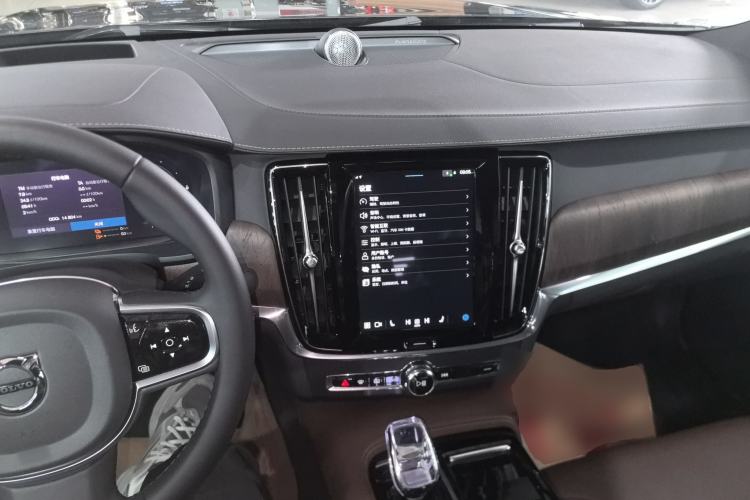 Used Volvo S90 New Energy 2024 Plug-in Hybrid Four-Wheel Drive Long-Range Luxury Smart Edition Center Console