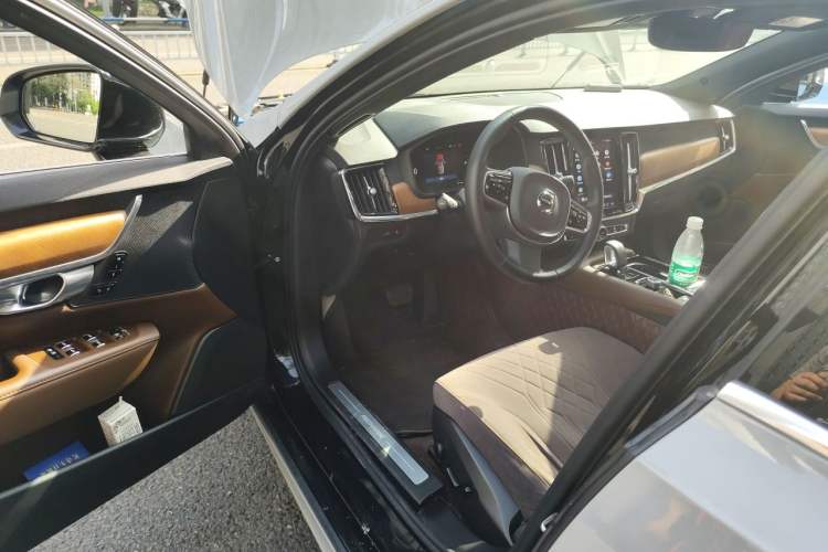 Used Volvo S90 New Energy 2024 Plug-in Hybrid Four-Wheel Drive Long-Range Zhiyi Luxury Edition Driver Seat