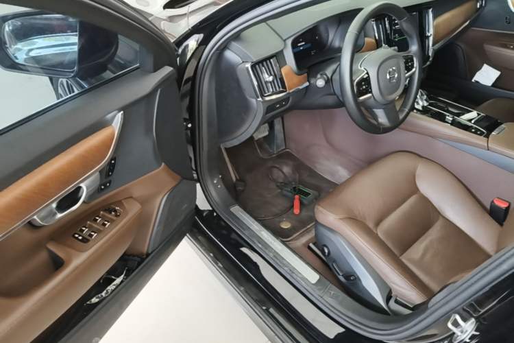 Used Volvo S90 New Energy 2024 Plug-in Hybrid Four-Wheel Drive Long-Range Zhiyi Luxury Edition Driver Seat