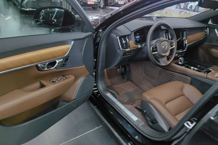 Used Volvo S90 New Energy 2024 Plug-in Hybrid Four-Wheel Drive Long-Range Zhiyi Luxury Edition Driver Seat