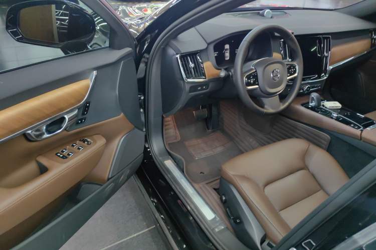 Used Volvo S90 New Energy 2024 Plug-in Hybrid Four-Wheel Drive Long-Range Zhiyi Luxury Edition Driver Seat