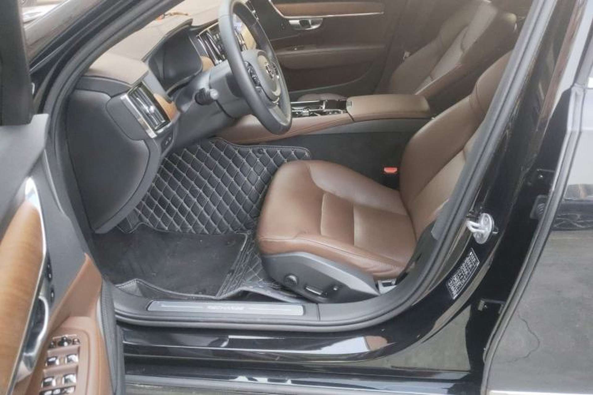 Used Volvo S90 New Energy 2024 Plug-in Hybrid Four-Wheel Drive Long-Range Zhiyi Luxury Edition Driver Seat