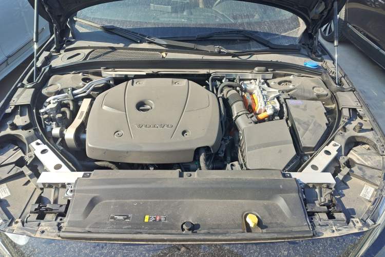 Used Volvo S90 New Energy 2024 Plug-in Hybrid Four-Wheel Drive Long-Range Luxury Smart Edition Engine Bay