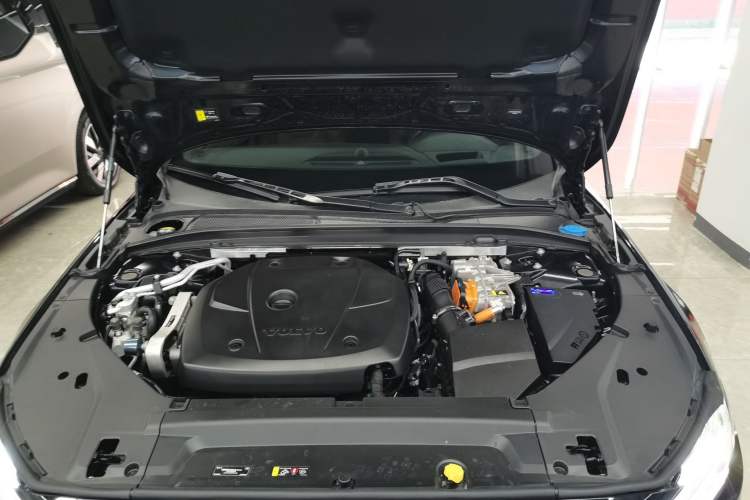 Used Volvo S90 New Energy 2024 Plug-in Hybrid Four-Wheel Drive Long-Range Luxury Smart Edition Engine Bay