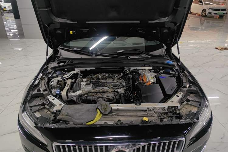 Used Volvo S90 New Energy 2024 Plug-in Hybrid Four-Wheel Drive Long-Range Luxury Smart Edition Engine Bay