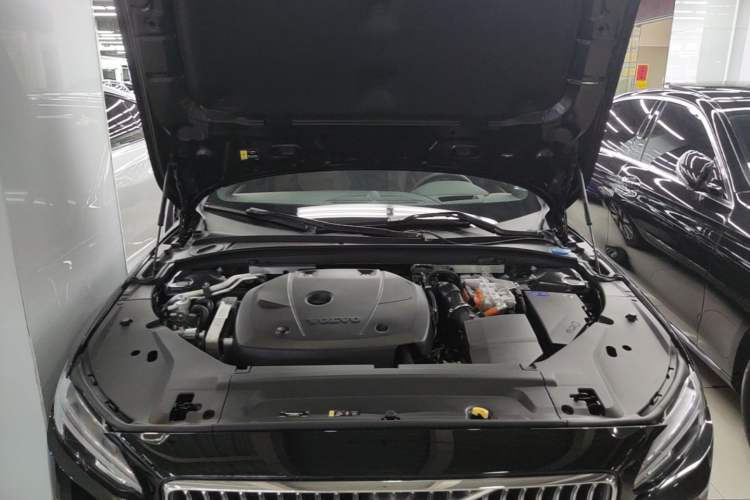 Used Volvo S90 New Energy 2024 Plug-in Hybrid Four-Wheel Drive Long-Range Luxury Smart Edition Engine Bay