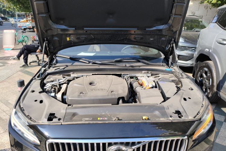 Used Volvo S90 New Energy 2024 Plug-in Hybrid Four-Wheel Drive Long-Range Luxury Smart Edition Engine Bay