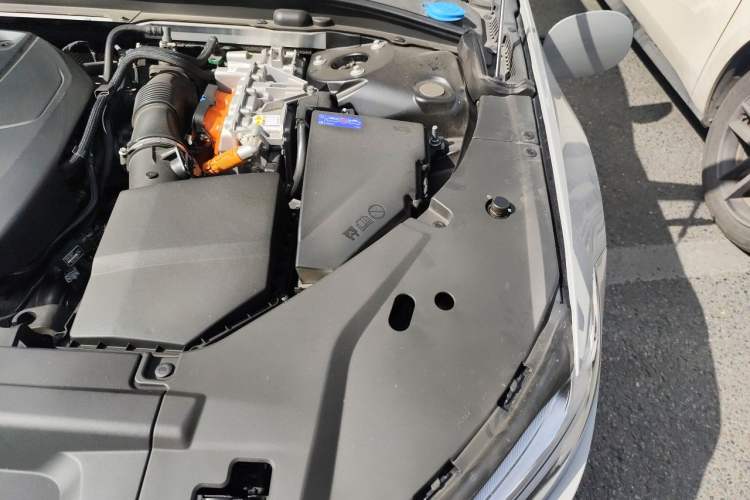 Used Volvo S90 New Energy 2024 Plug-in Hybrid Four-Wheel Drive Long-Range Zhiyi Luxury Edition Engine Bay Left