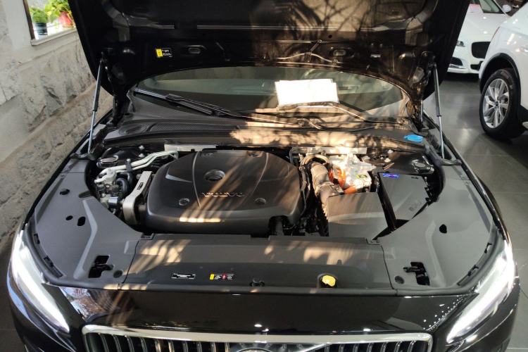 Used Volvo S90 New Energy 2024 Plug-in Hybrid Four-Wheel Drive Long-Range Luxury Smart Edition Engine Bay