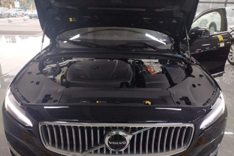 Used Volvo S90 New Energy 2024 Plug-in Hybrid Four-Wheel Drive Long-Range Luxury Smart Edition Engine Bay