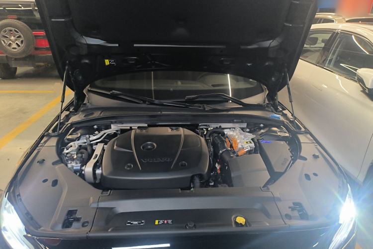 Used Volvo S90 New Energy 2024 Plug-in Hybrid Four-Wheel Drive Long-Range Luxury Smart Edition Engine Bay