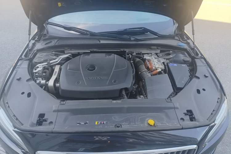Used Volvo S90 New Energy 2024 Plug-in Hybrid Four-Wheel Drive Long-Range Luxury Smart Edition Engine Bay