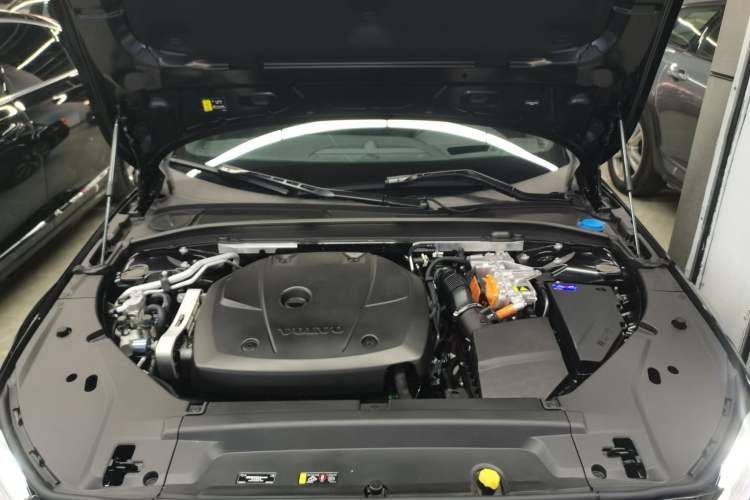 Used Volvo S90 New Energy 2024 Plug-in Hybrid Four-Wheel Drive Long-Range Luxury Smart Edition Engine Bay