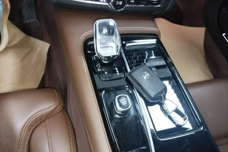 Used Volvo S90 New Energy 2024 Plug-in Hybrid Four-Wheel Drive Long-Range Luxury Smart Edition Gear Lever