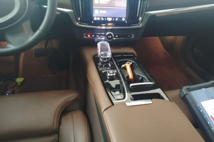 Used Volvo S90 New Energy 2024 Plug-in Hybrid Four-Wheel Drive Long-Range Luxury Smart Edition Gear Lever