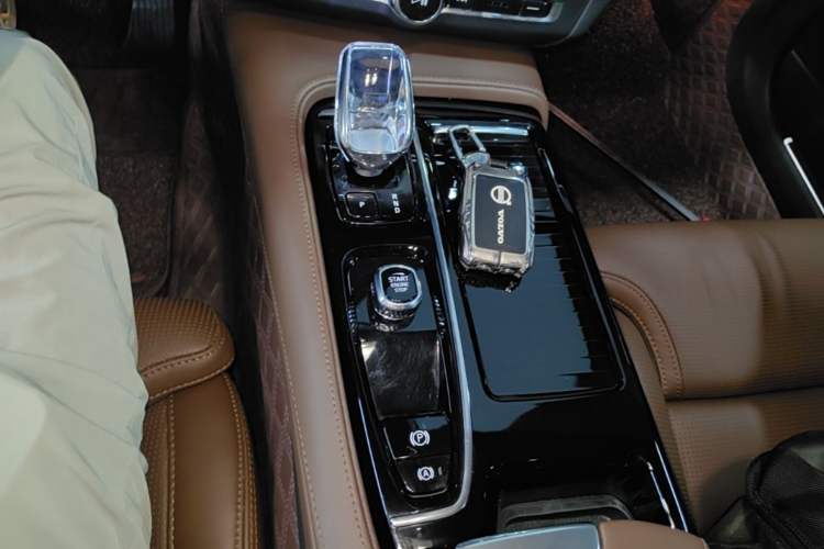 Used Volvo S90 New Energy 2024 Plug-in Hybrid Four-Wheel Drive Long-Range Luxury Smart Edition Gear Lever