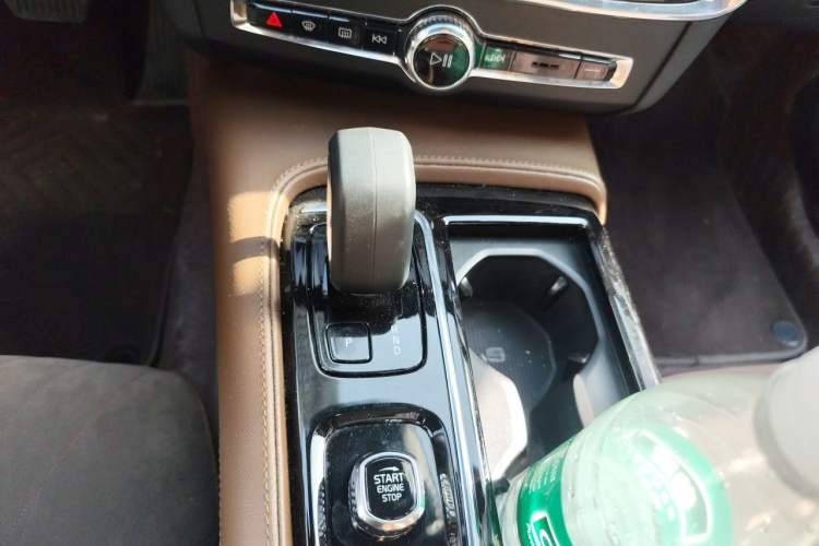 Used Volvo S90 New Energy 2024 Plug-in Hybrid Four-Wheel Drive Long-Range Zhiyi Luxury Edition Gear Lever
