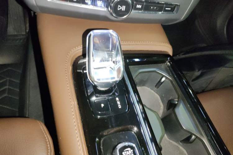Used Volvo S90 New Energy 2024 Plug-in Hybrid Four-Wheel Drive Long-Range Zhiyi Luxury Edition Gear Lever