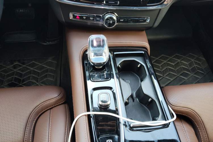 Used Volvo S90 New Energy 2024 Plug-in Hybrid Four-Wheel Drive Long-Range Luxury Smart Edition Gear Lever